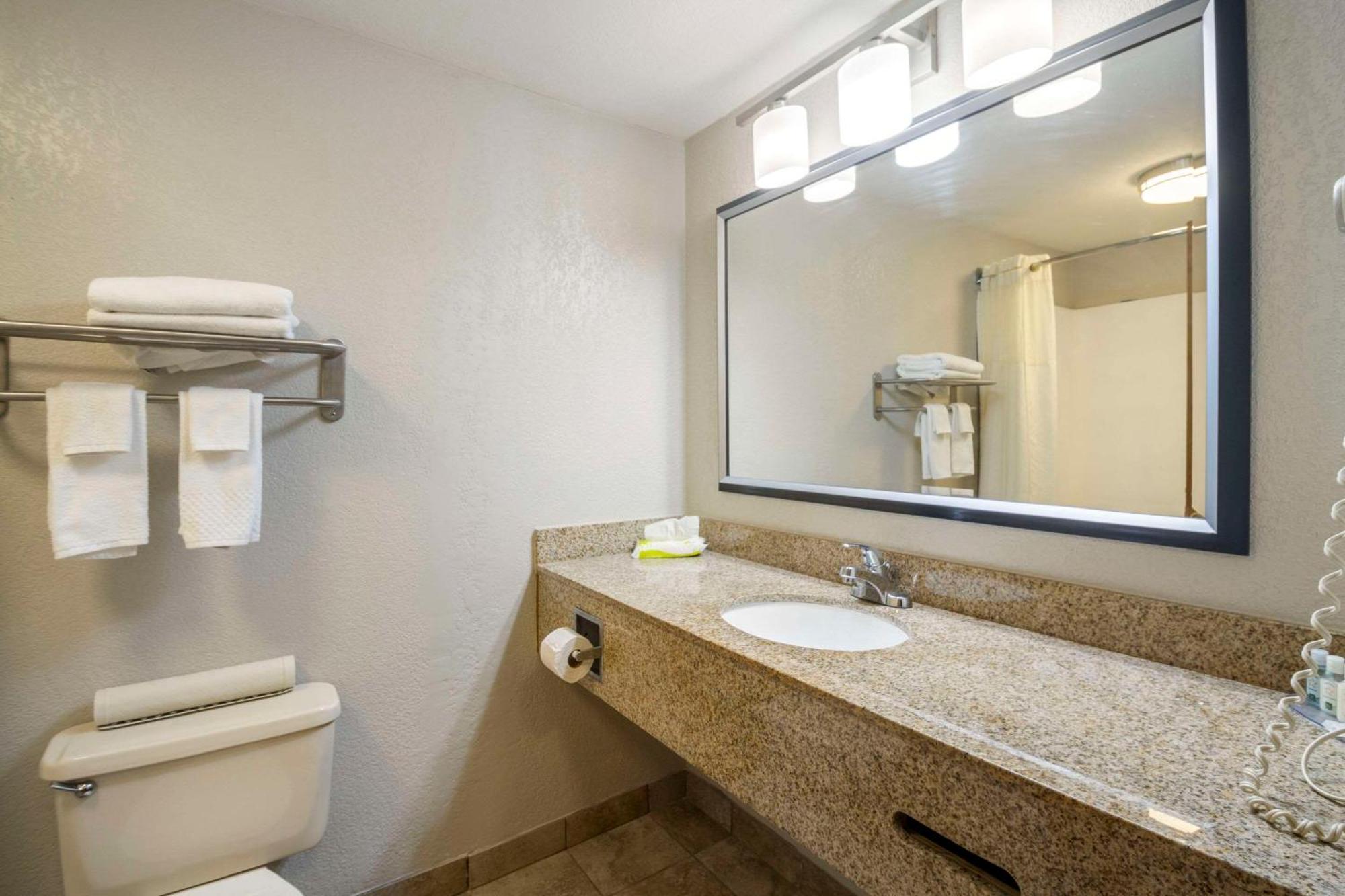 Quality Suites Hickory South Exteriör bild